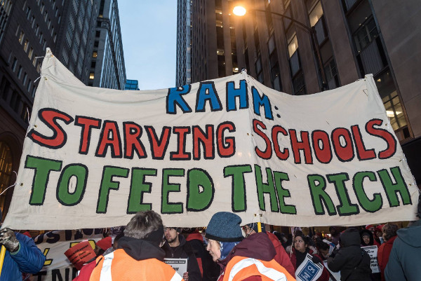 Thousands of teachers, parents, students and allied organizations flooded downtown Chicago in protest of the firing of 1,000 teachers and salary cuts. PHOTO/SARAH JANE RHEE