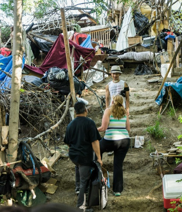 People in Silicon Valley, home to the billionaire tech giants, work with people who live in the “Jungle,” the largest homeless tent city in the nation, to clean up on Earth Day. PHOTO/SILICON VALLEY DE-BUG