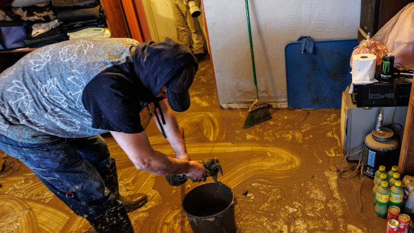 Californians Reach Out to Farmworkers Devastated by Climate Disaster