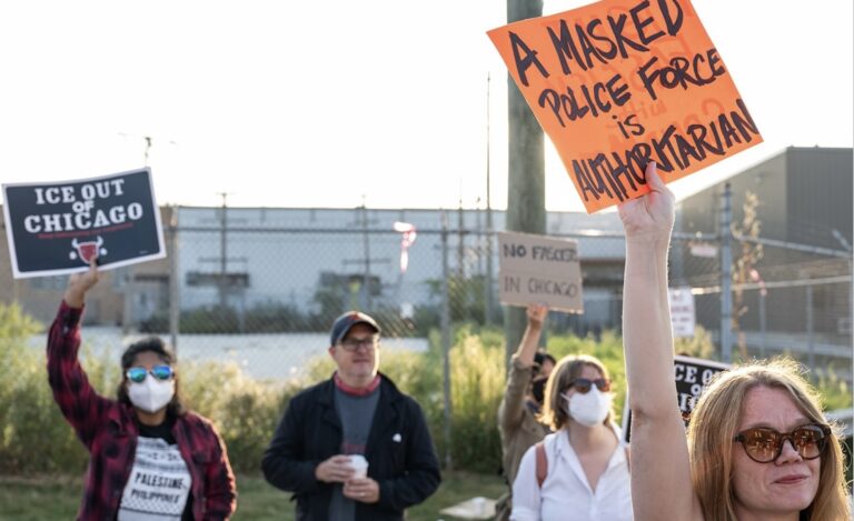 Protest at Broadview Detention facility, Chicago