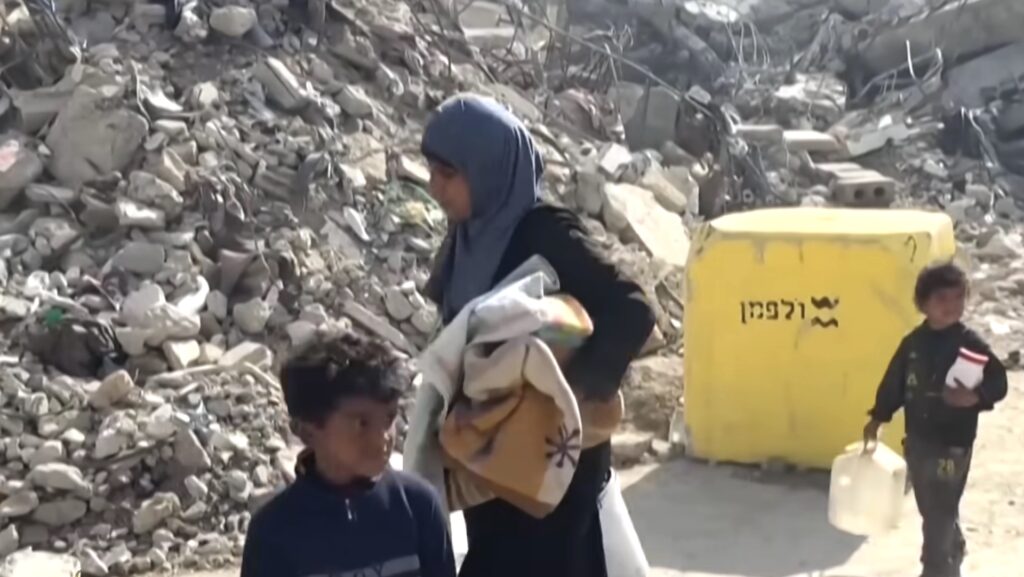 photo of street scene in Gaza showing Yellow Line